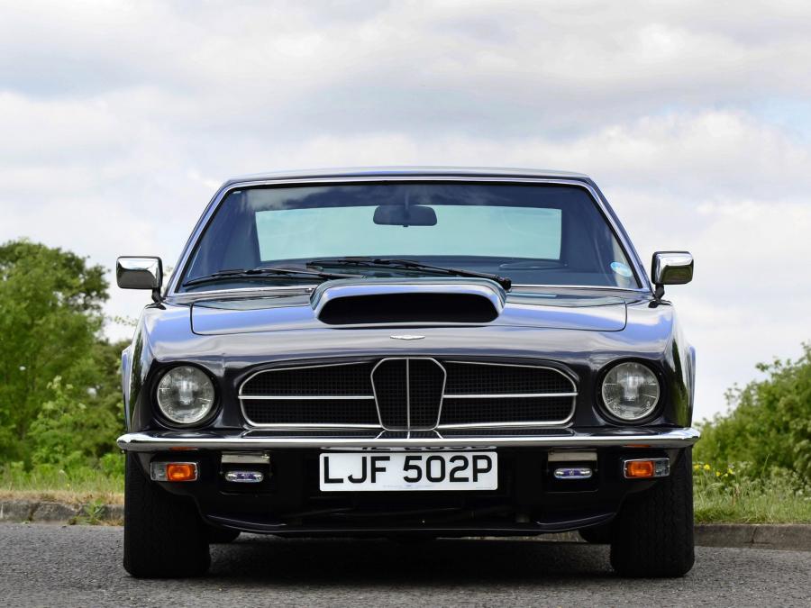 Aston Martin Lagonda V8 Saloon 1974 года  (фото 14 из 15)